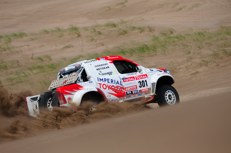 Illustration for article titled The Dakar Race Looks Pretty Much Like A Post-Apocalyptic Hellscape